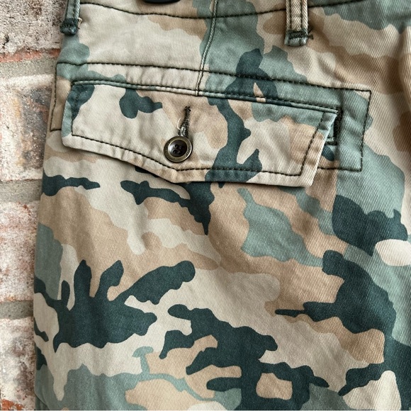 🍒💣 Levi’s camo cargo shorts - Picture 8 of 9